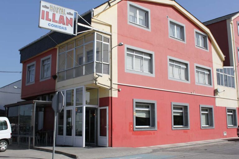 hostal illan exterior 01 768x512