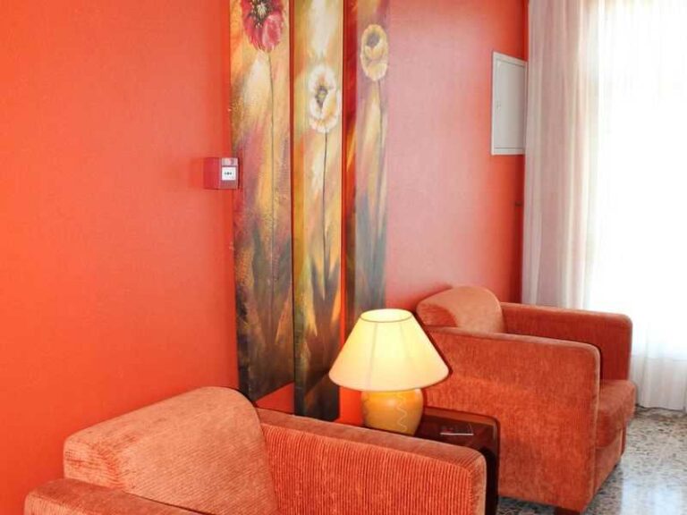 http://gusuguito.com/wp-content/uploads/2019/10/hostal-la-salle-gallerygaleria-interior-habitacion-doble-superior-web.jpg