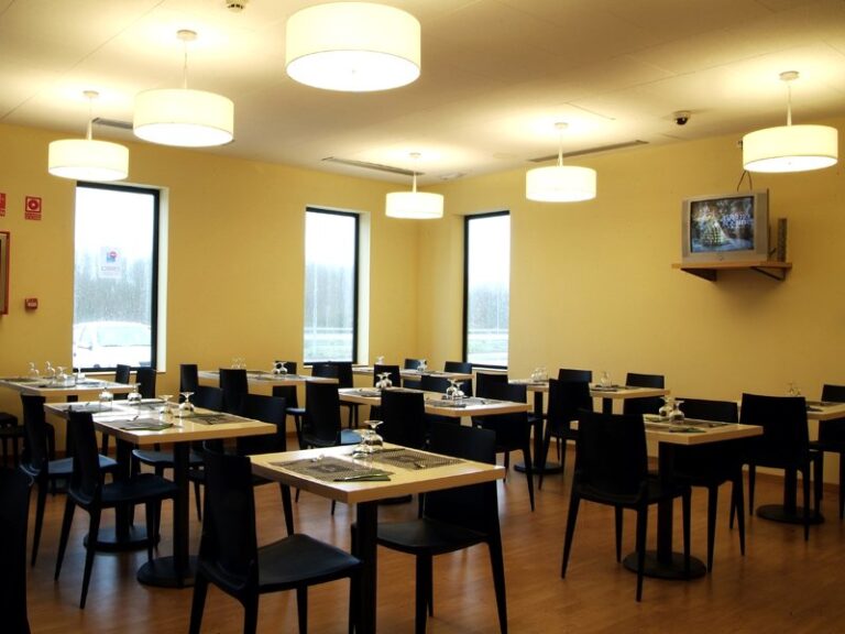 http://gusuguito.com/wp-content/uploads/2019/11/05-hostal-ponferrada-sercotel-dtransit-ponferrada-habitacion.jpg