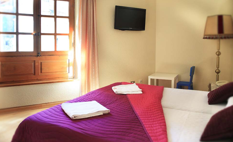 habitacion hotel gaudi astorga 768x469
