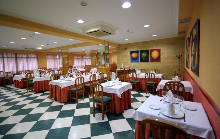 http://gusuguito.com/wp-content/uploads/2019/12/Hotel-Restaurante-Fénix6.jpg