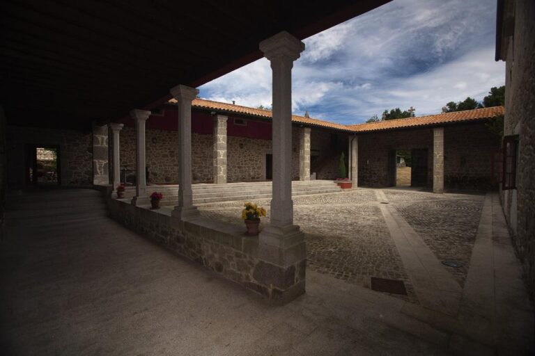 http://gusuguito.com/wp-content/uploads/2019/12/Rectoral-de-Castillón4.jpg