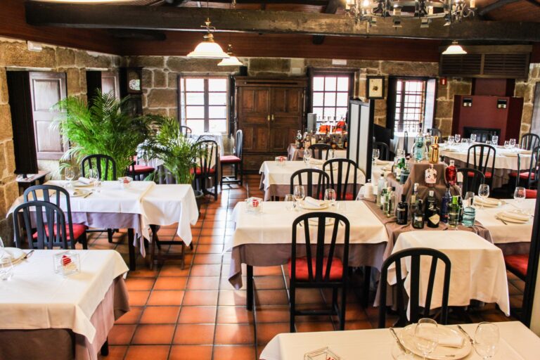 http://gusuguito.com/wp-content/uploads/2019/12/Restaurante-O-Pazo-de-Canedo.jpg