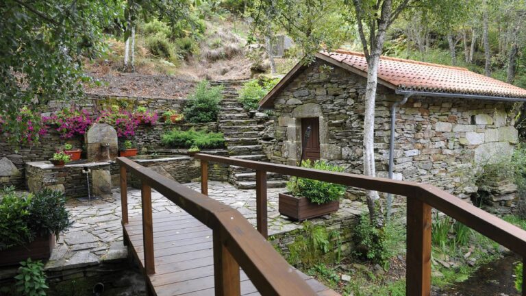 http://gusuguito.com/wp-content/uploads/2020/01/Aldea-Rural-Couso-Galán.jpg