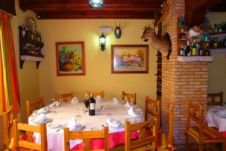 http://gusuguito.com/wp-content/uploads/2020/01/Restaurante-El-Mesón5.jpg