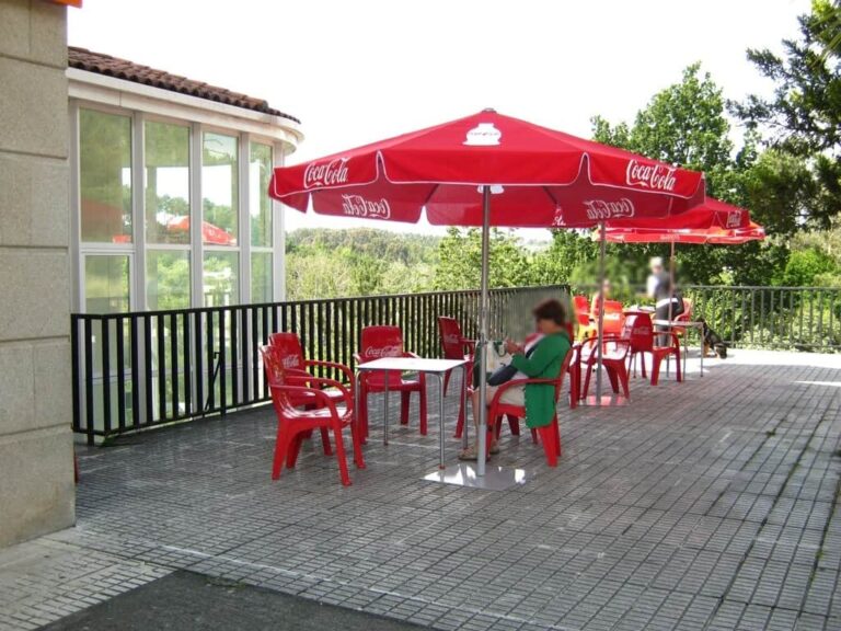 http://gusuguito.com/wp-content/uploads/2019/08/o-xardin-hotel-restaurante-o-carballinho-05.jpg