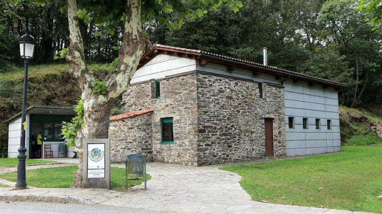 Albergue peregrinos Xunta de Galicia Hospital de Bruma Camino Ingles 04 768x431